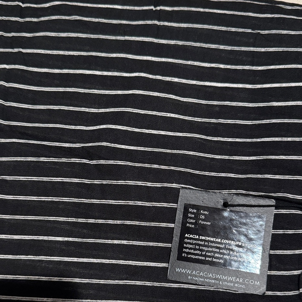 ACACIA Black & White Striped Kuau Sarong
